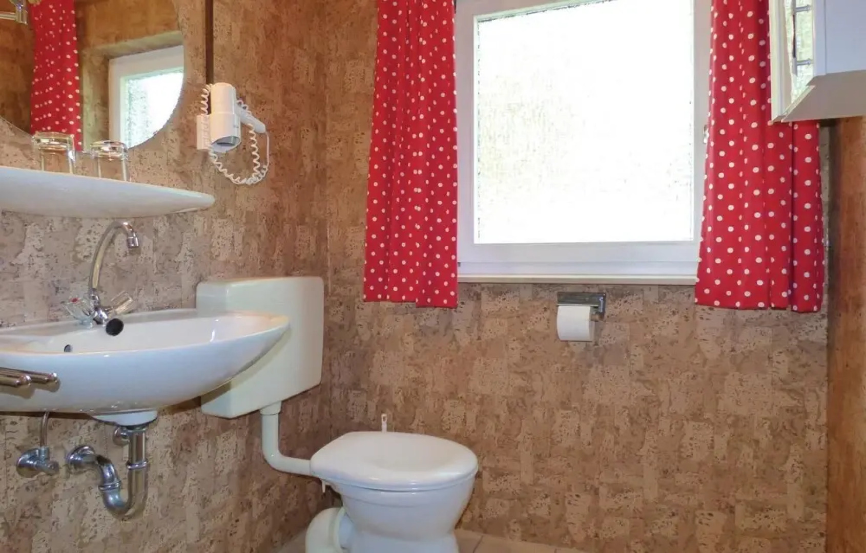 Beautiful Home in Thalfang With 4 Bedrooms and Wifi