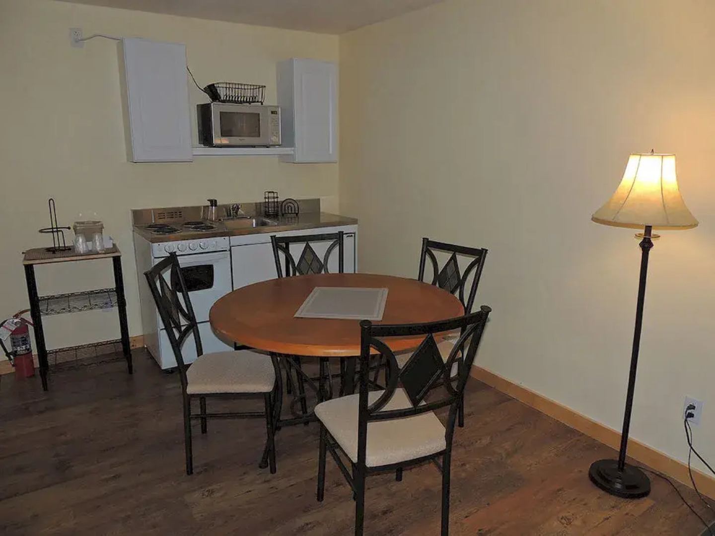 Capt.'s Inn & Suites