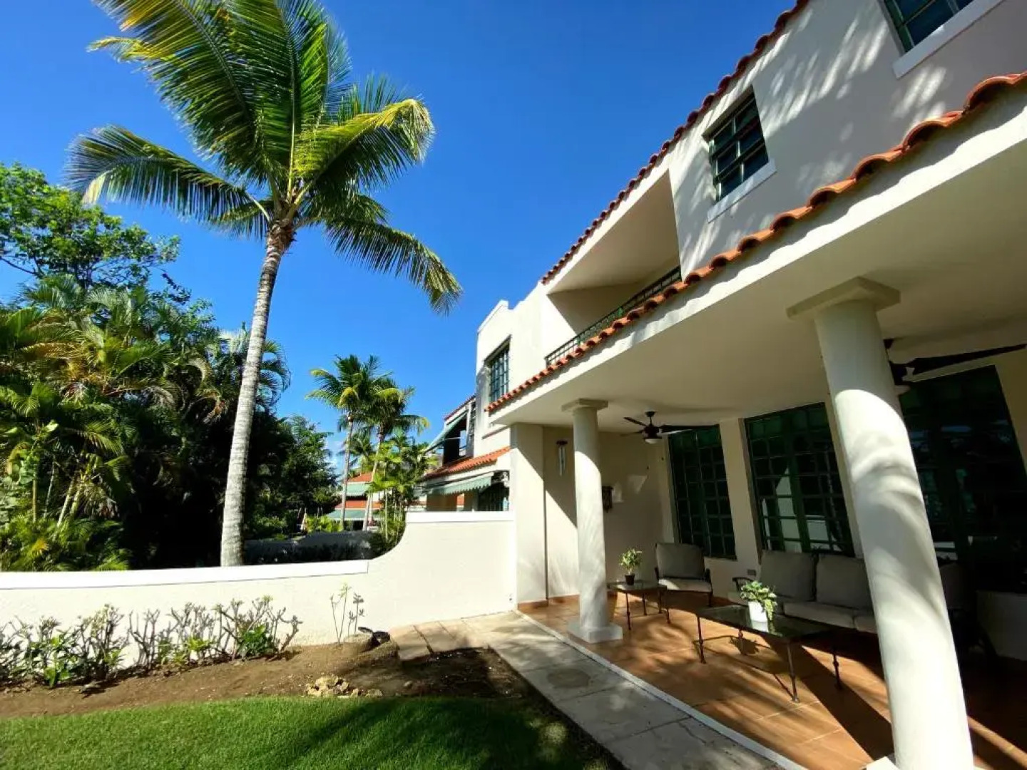 Villa Coral Reef- 4br with Community Pool Overlooking Ocean