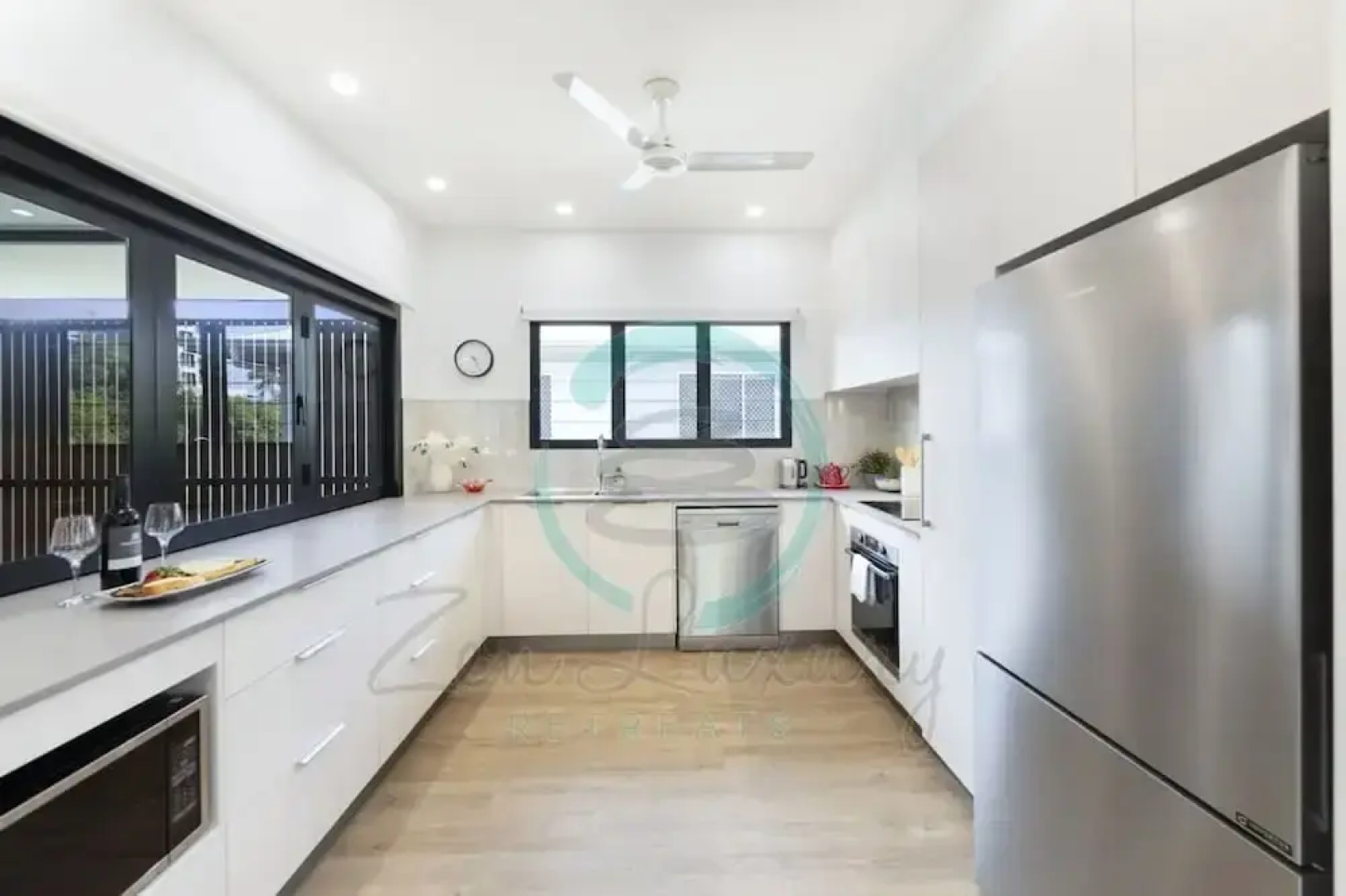 Urbanretreat Modern Outdoor Dining Backyard