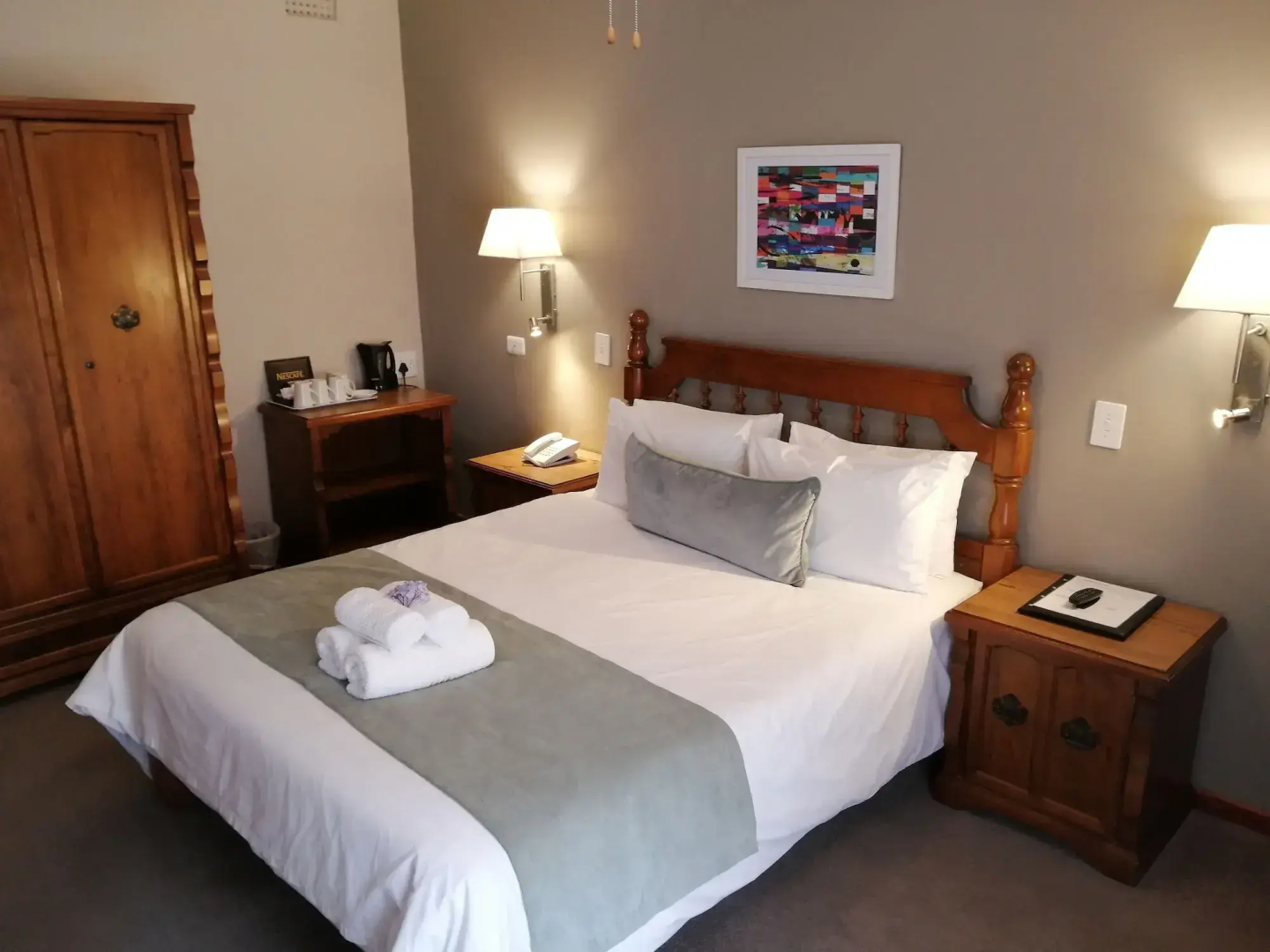 Eight Bells Mountain Inn