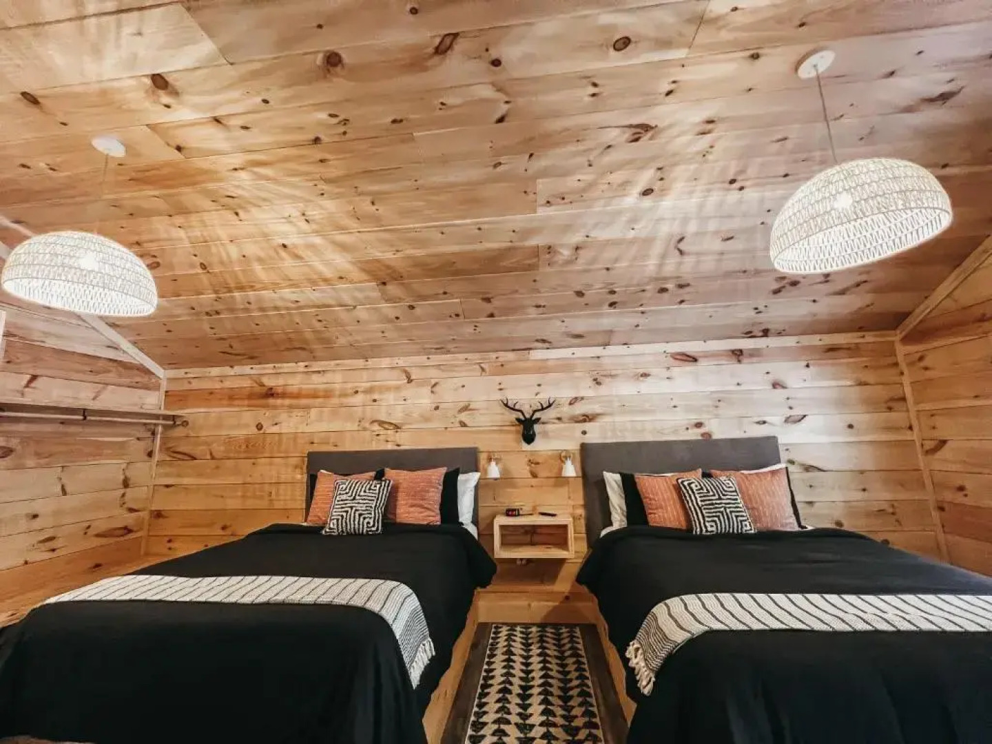 Adorable Studio Style Cabin Located Minutes From Lake Hartwell Cabin #1