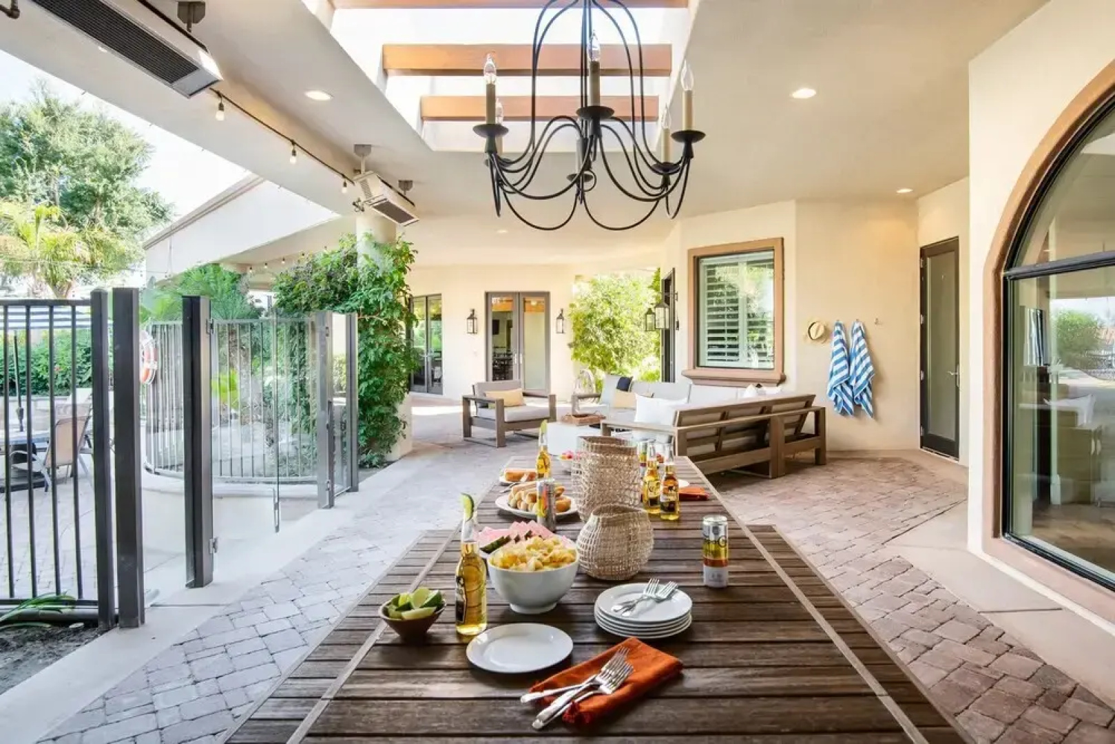 Villa Verbena by Avantstay Expansive Estate w/ B-ball Court, Pool/spa & Entertainer's Yard