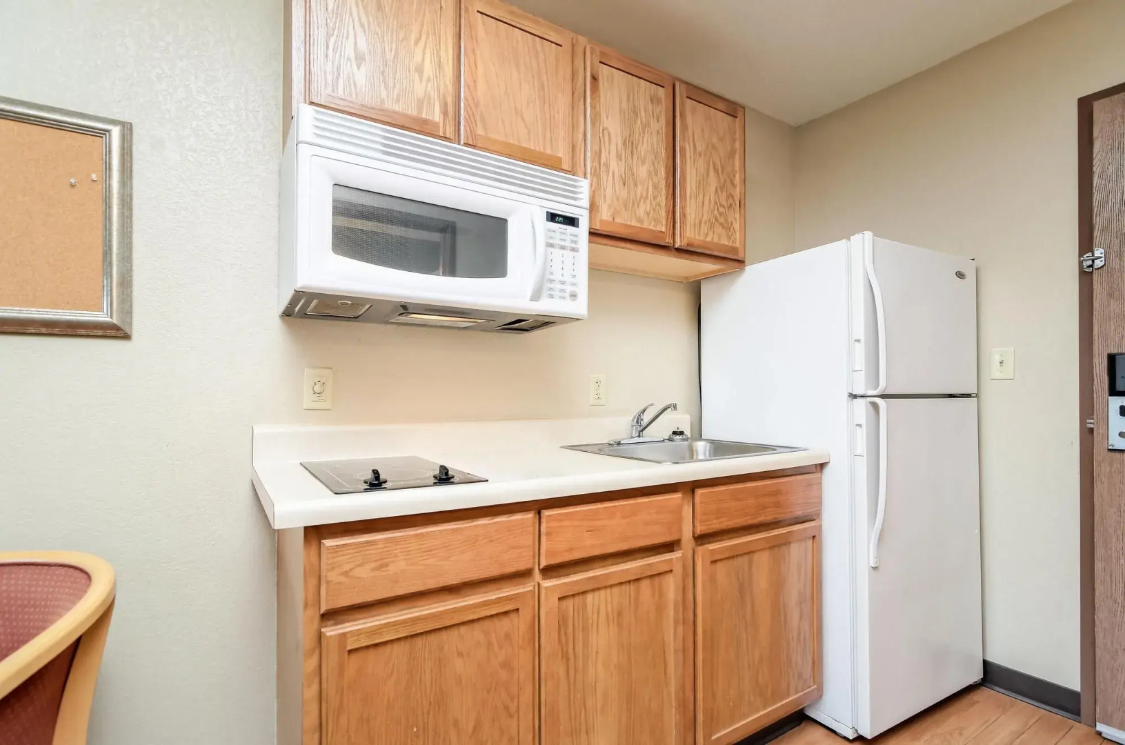 HomeTowne Studios & Suites by Red Roof Bentonville