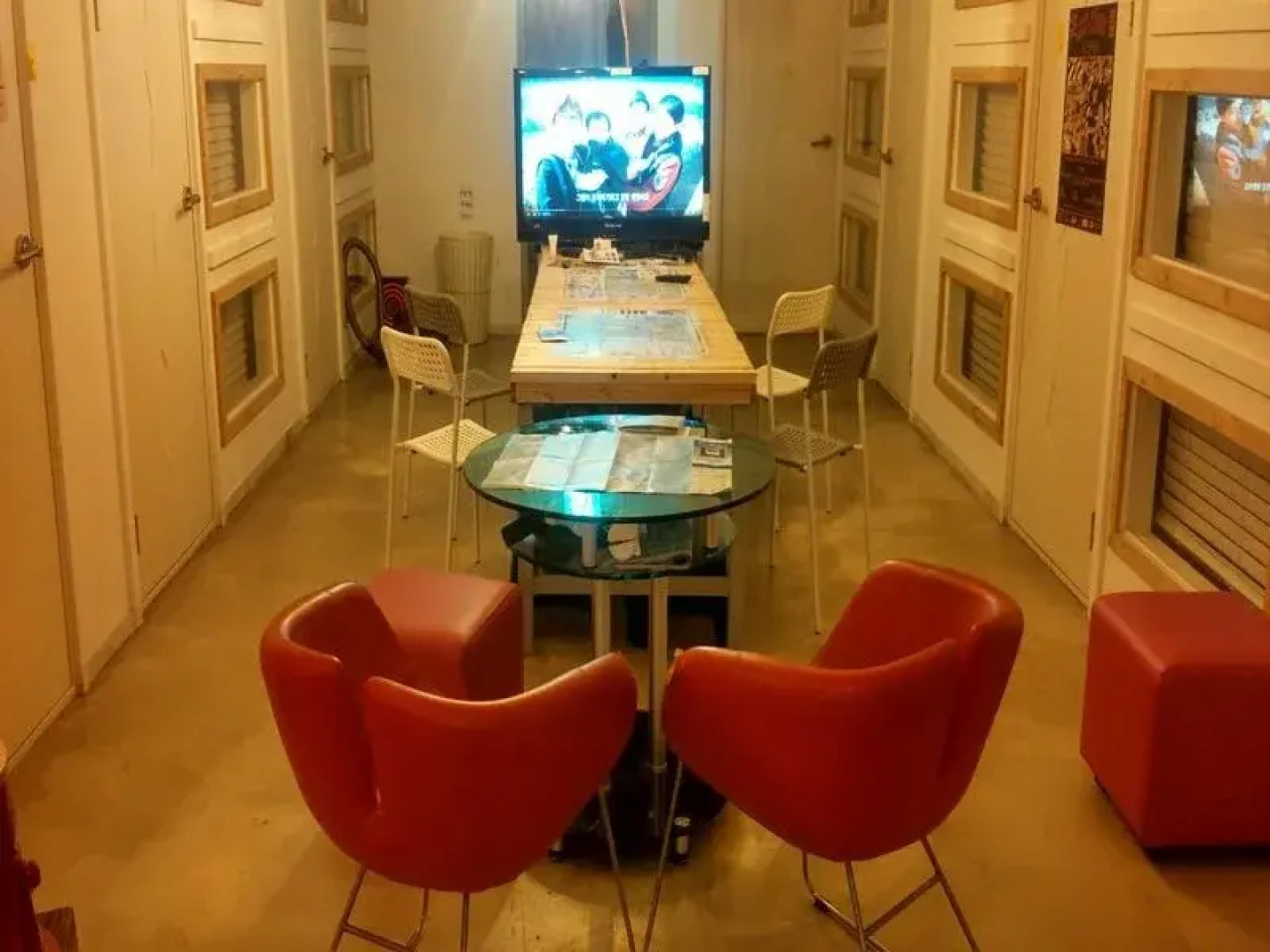 Life Guesthouse - Hostel