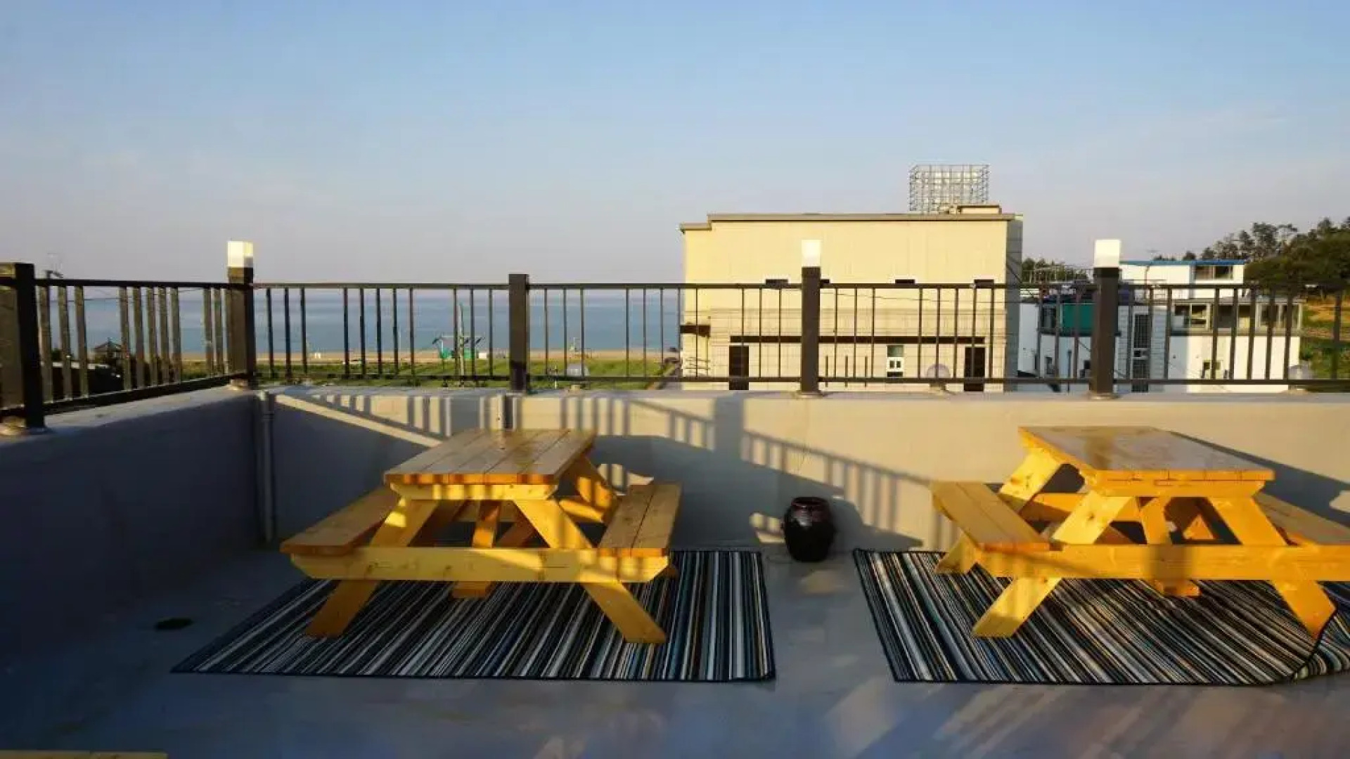 Blue Door Hostel Guesthouse