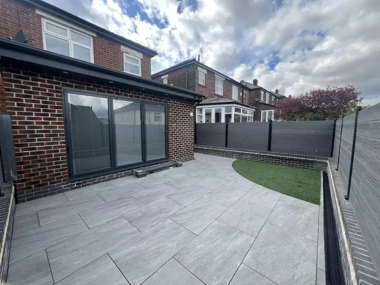Whole House -sleeps4-parking-garden-bikinghiking