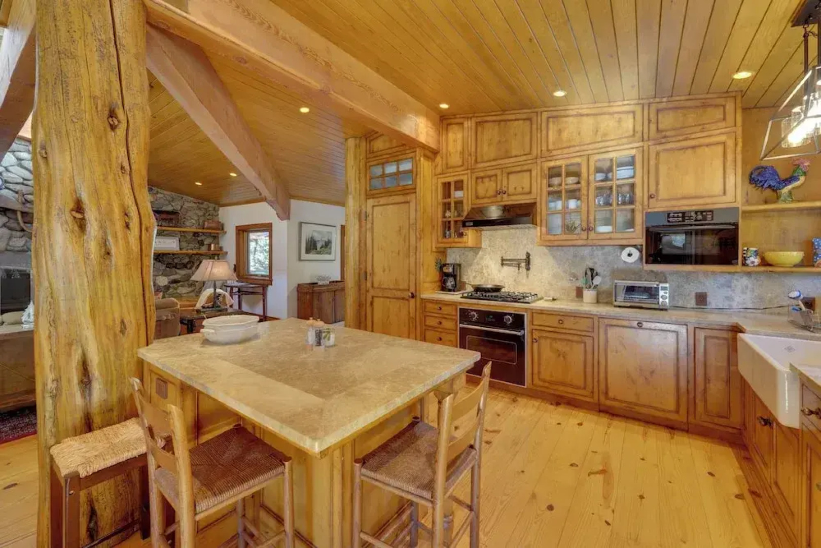 Sun Valley Log Home w/ Hot Tub & Mtn Views!