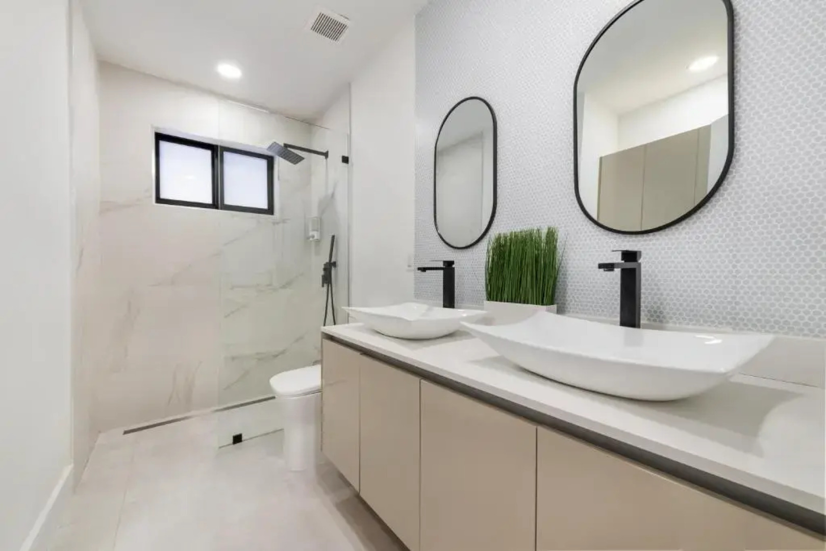 Lux House w/Heated Pool,Jacuzzi ,Basketball Court