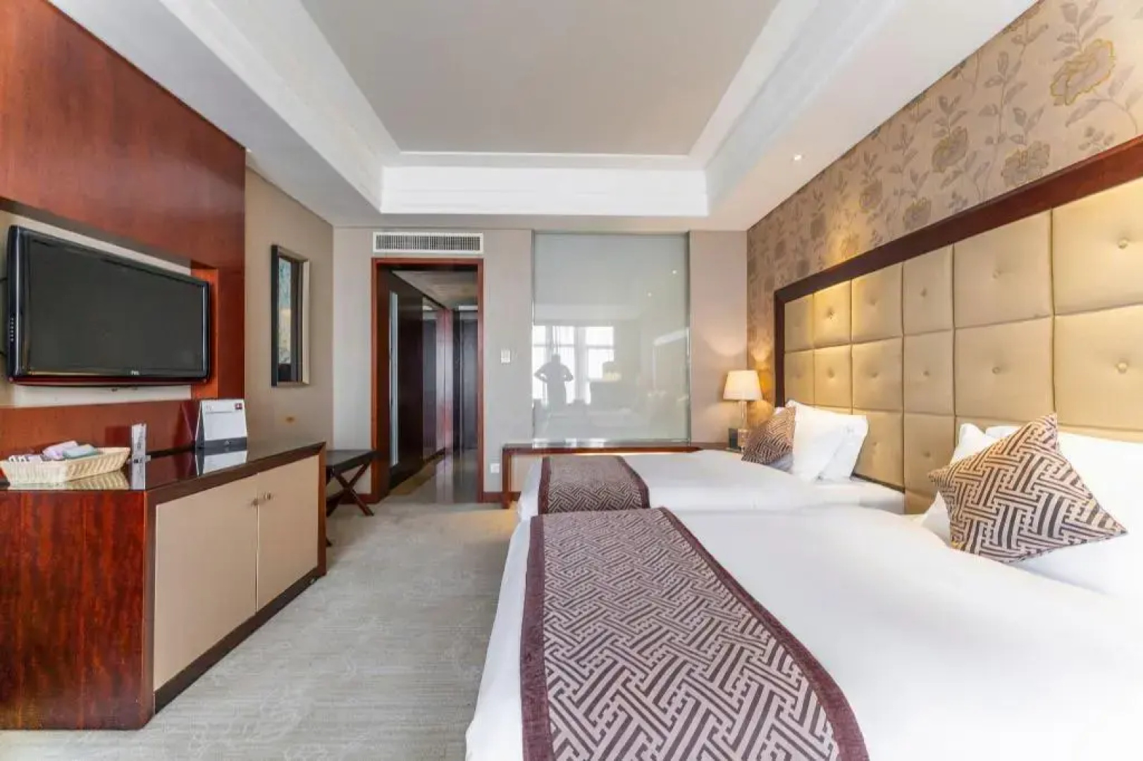 XinHua JianGuo Hotel