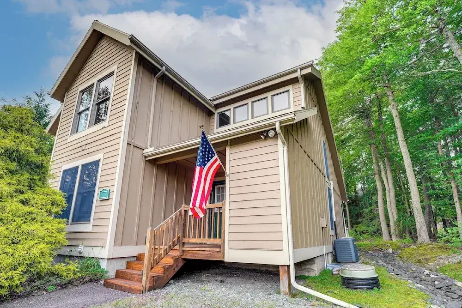 Tannersville Resort Home w/ Deck & Gas Grill!