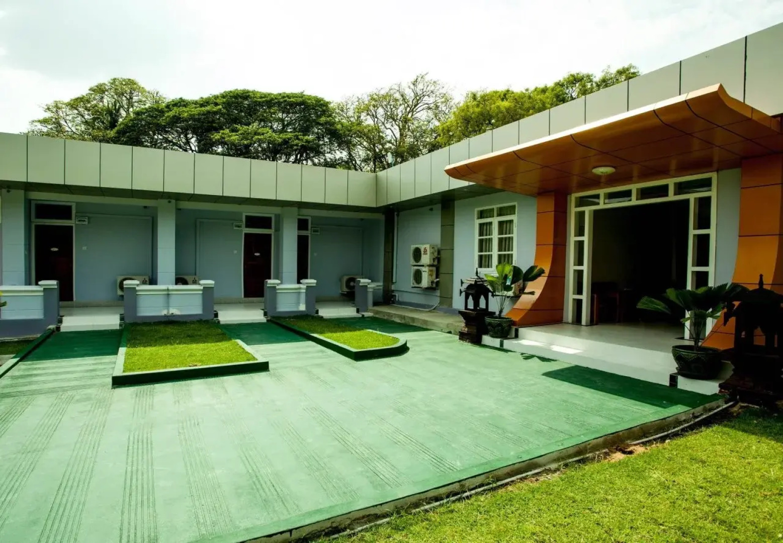 The Floral Breeze Wun Zin Hotel