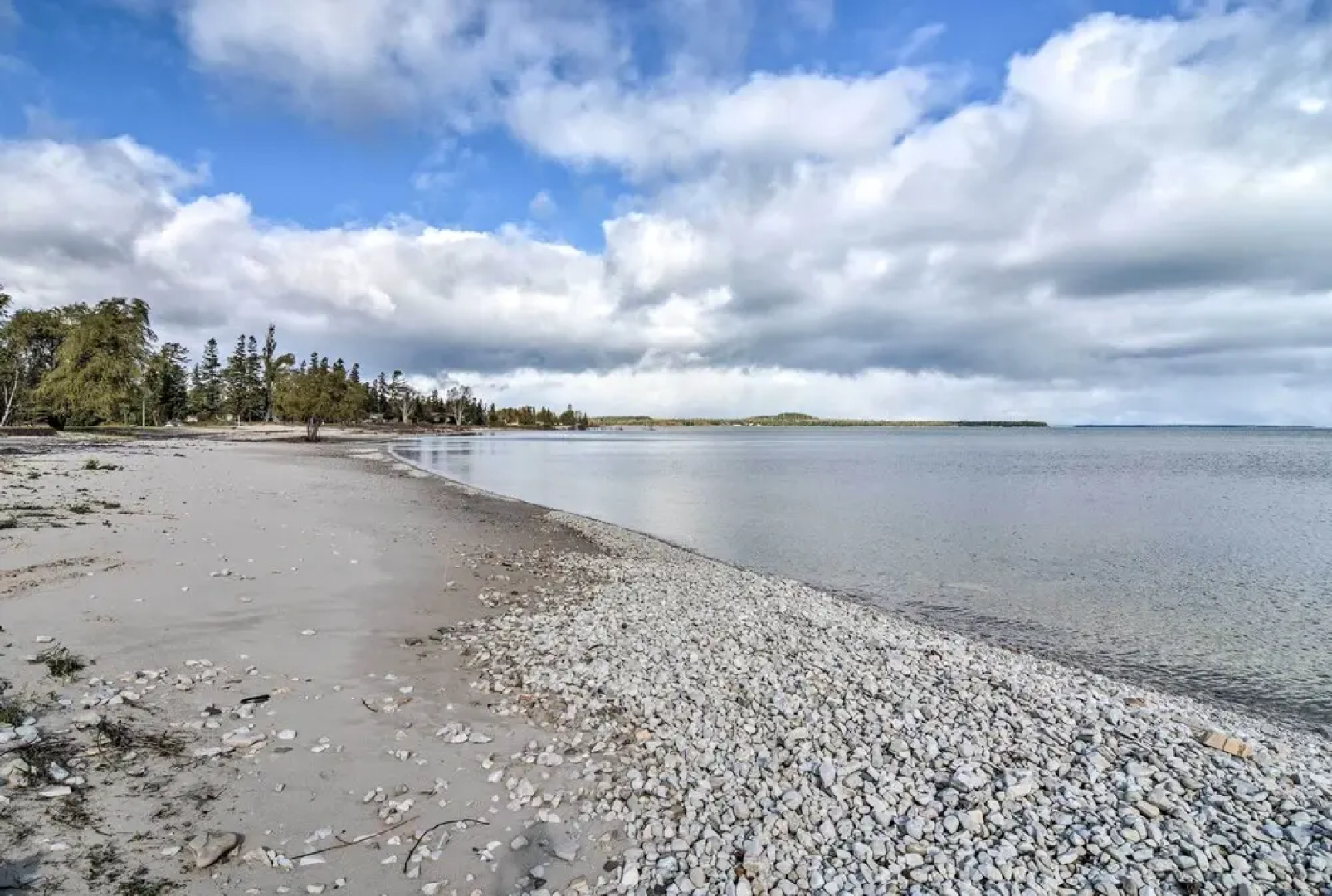 Lovely Lake Huron Getaway: Beach Access & Kayaks!