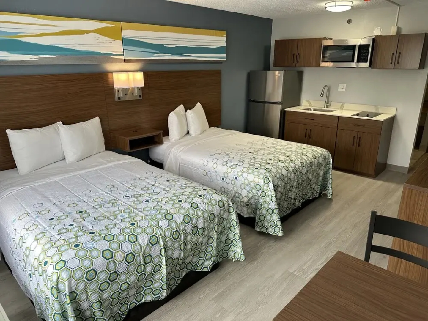 HomeTowne Studios by Red Roof Auburn Hills