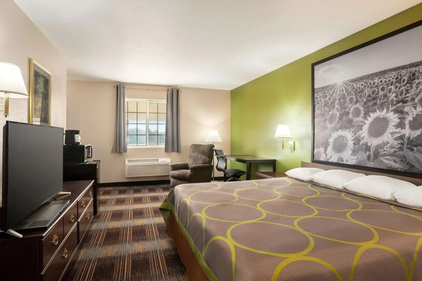 Super 8 by Wyndham Holton