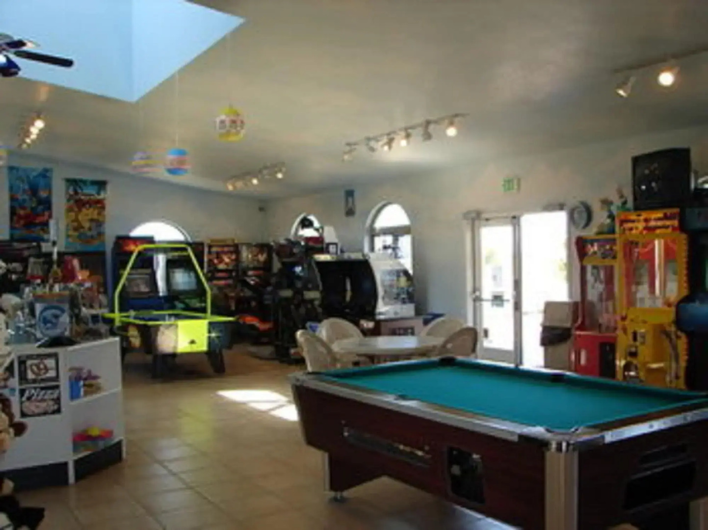 Emerald Dolphin Inn & Mini Golf