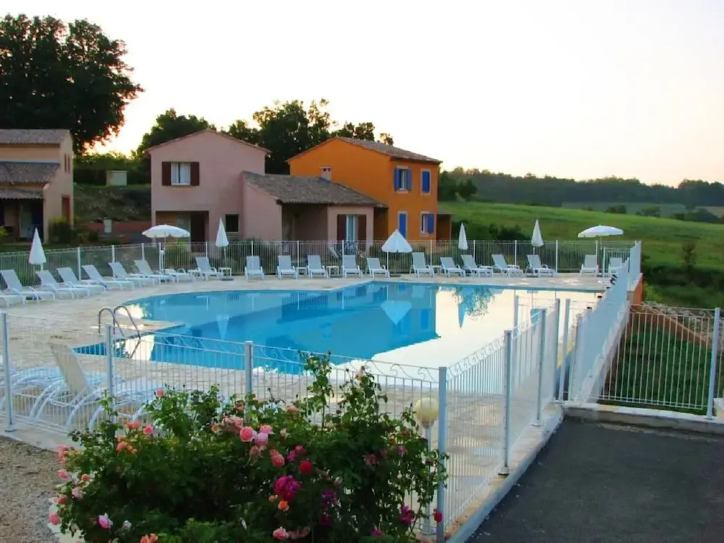 Semi-detached villa with dishwasher, close to the village