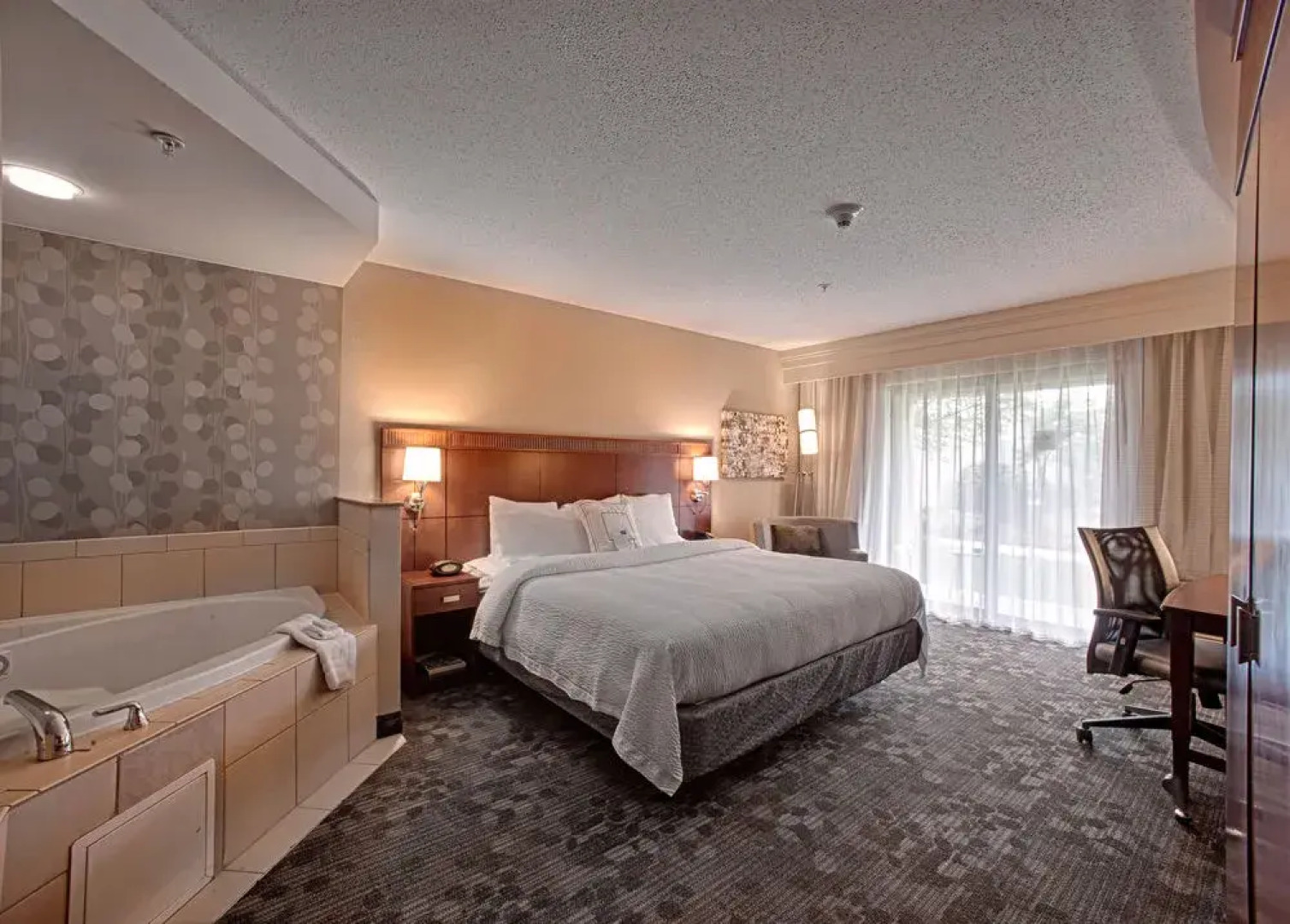 Courtyard Wall at Monmouth Shores Corporate Park