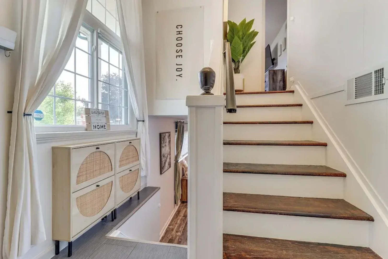 8 Mi to Henry Ford Museum: Westland Family Home