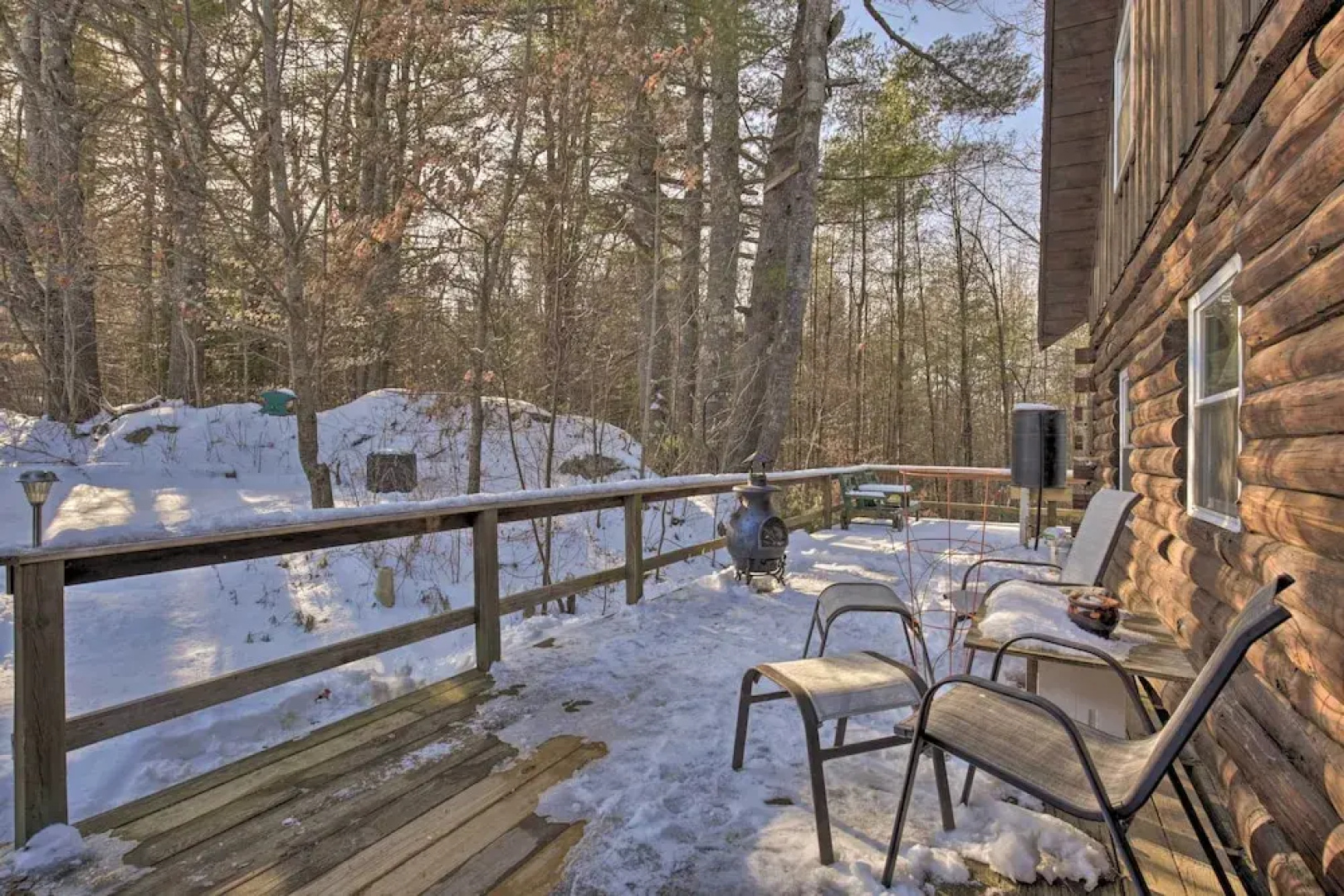 Cabin: Private Hot Tub, Walk to Pats Peak Ski Area