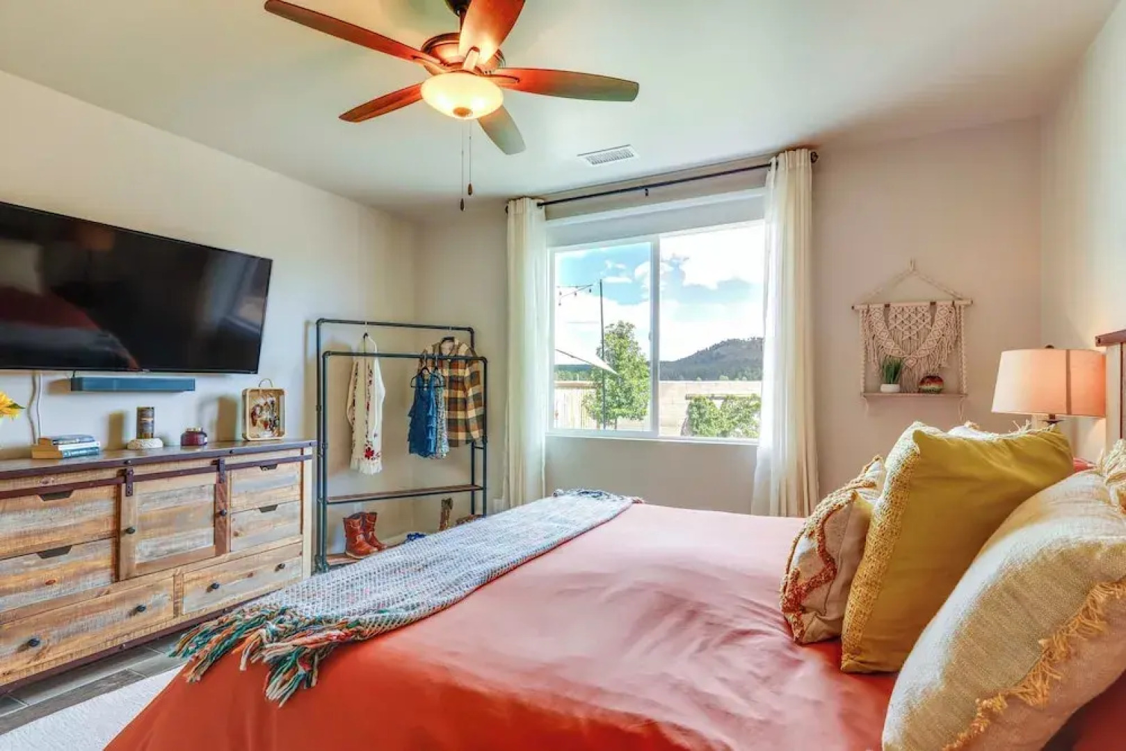 Flagstaff Home w/ Backyard Oasis: 38 Mi to Sedona!