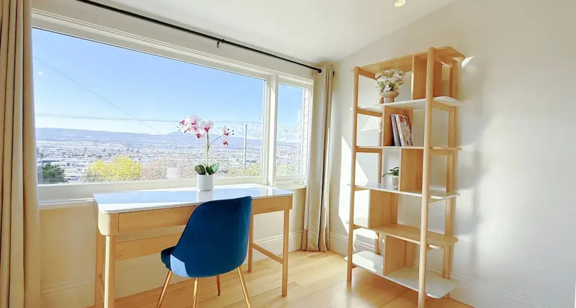 StayAU 2BR Home w/ Stunning Views in Tasmania
