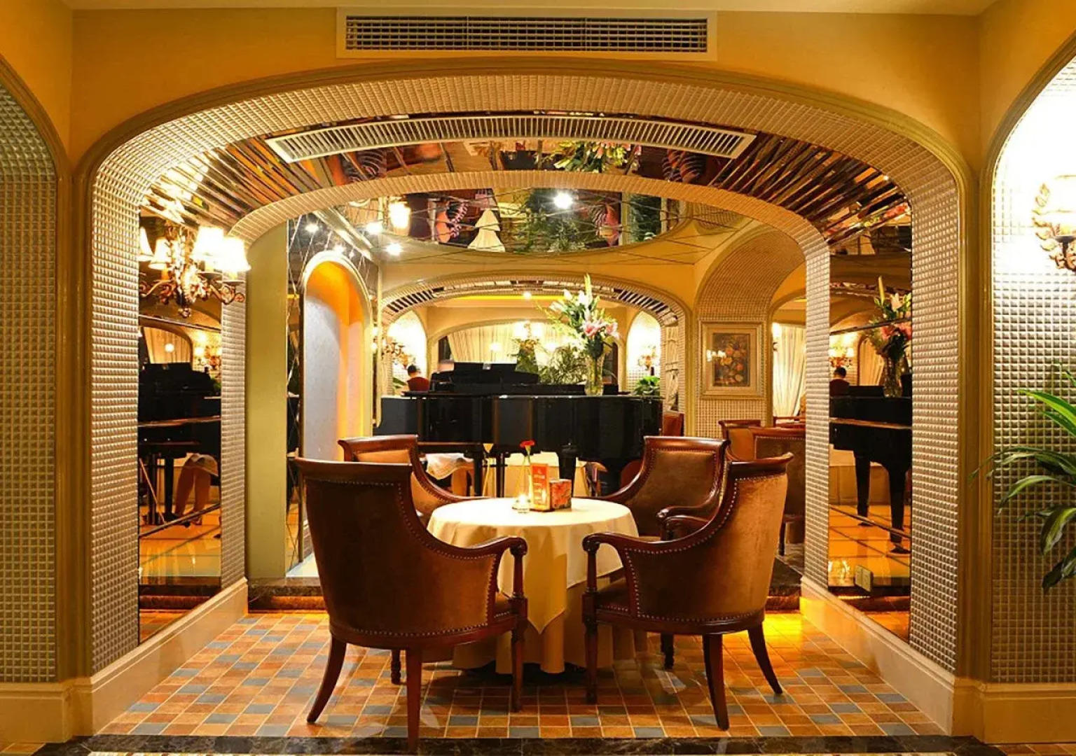 IBIS Leshan City Center Hotel