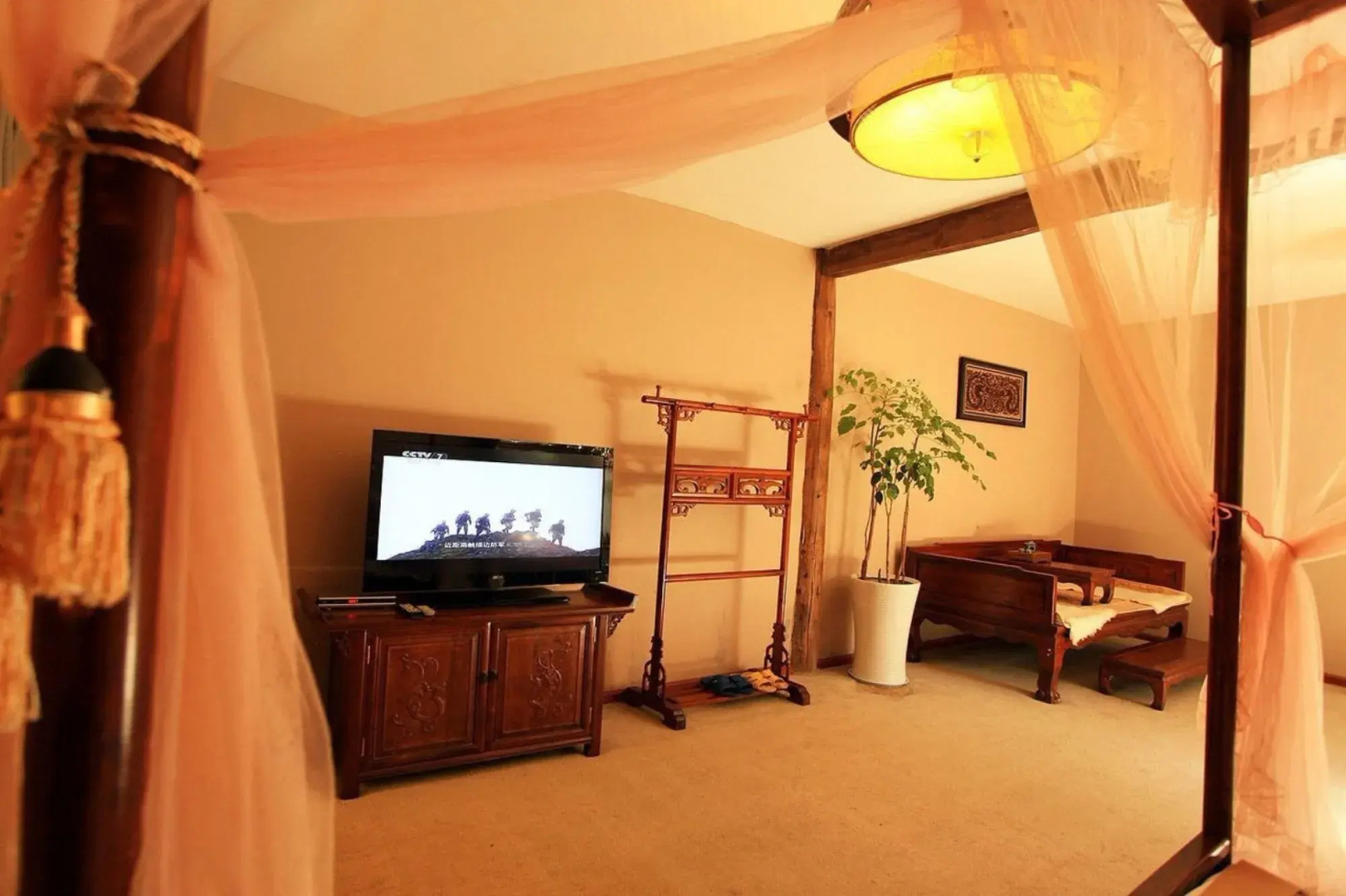 Lijiang Hua Qian Yue Xia Inn