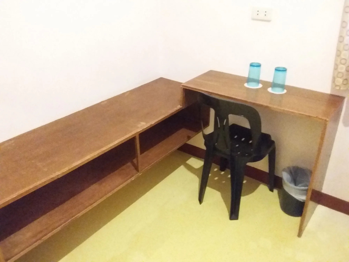 ZEN Rooms Basic White Knights Dumaguete