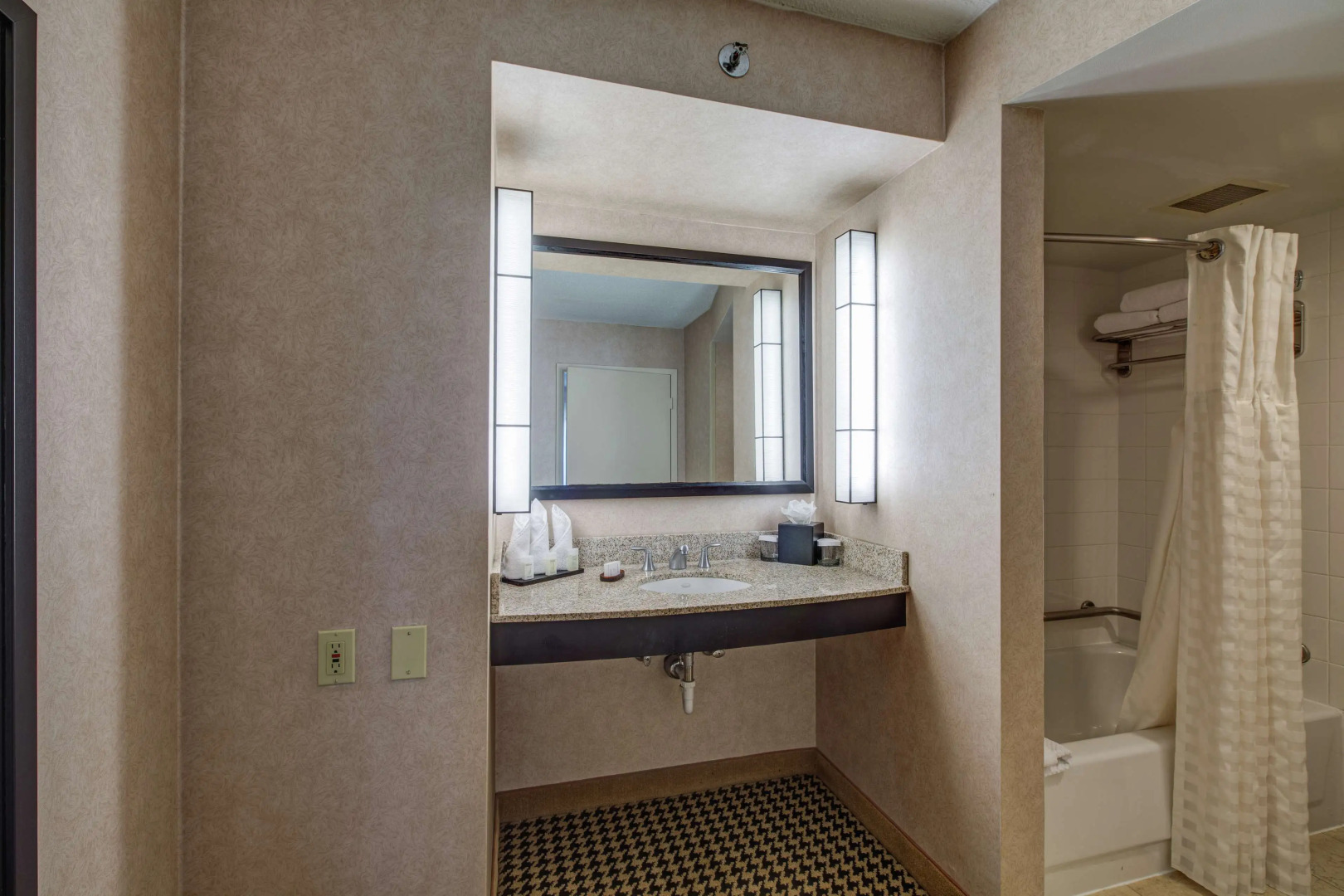 Embassy Suites by Hilton Detroit Metro Airport