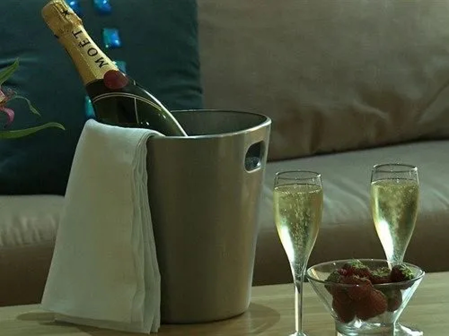 The Britannia Inn & Waves Restaurant