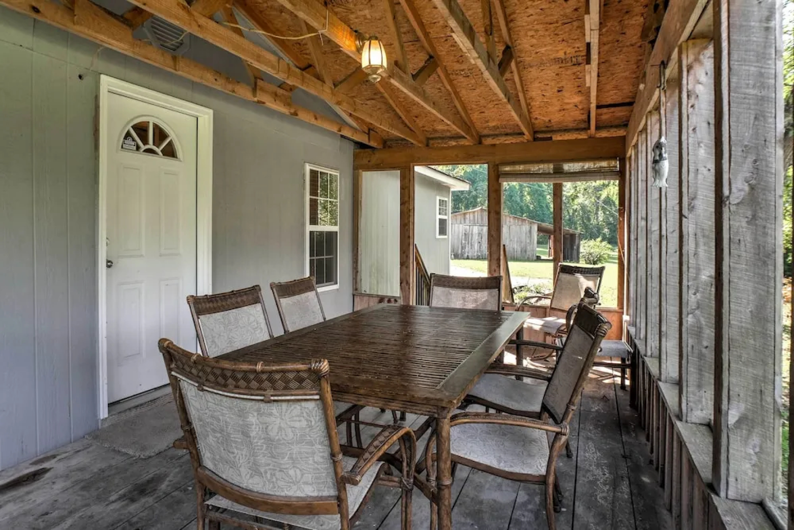 Ooltewah Cabin w/ Grill, Pool Table & Porch!