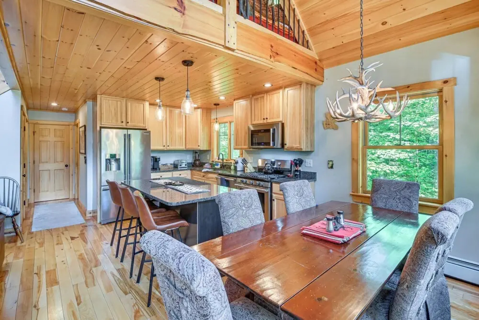 7 Mi to White Mountain NF - Woodsy Bethel Cabin!