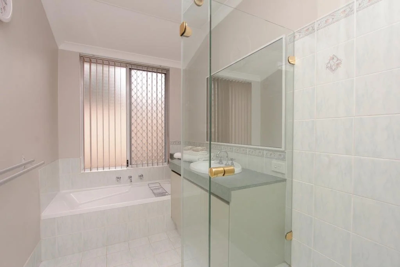 Adare House - Perth Holiday Homes