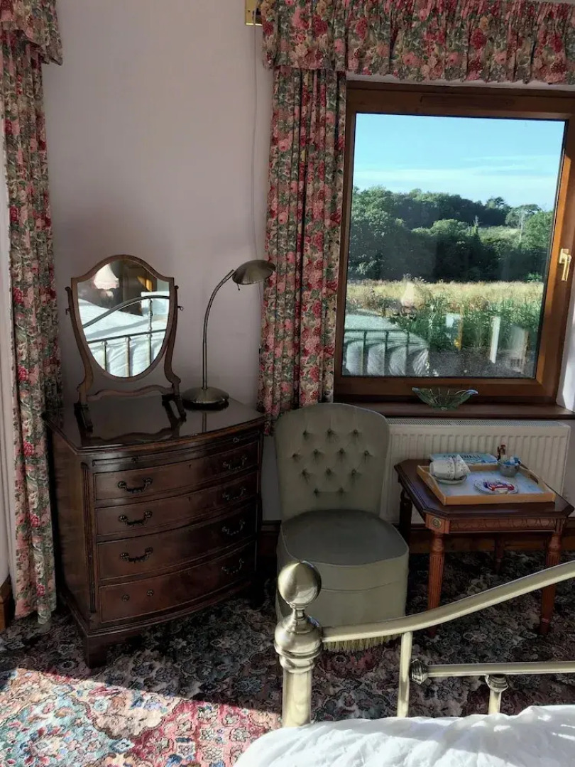 Room-orchard Manor - King Room 5 With Pa