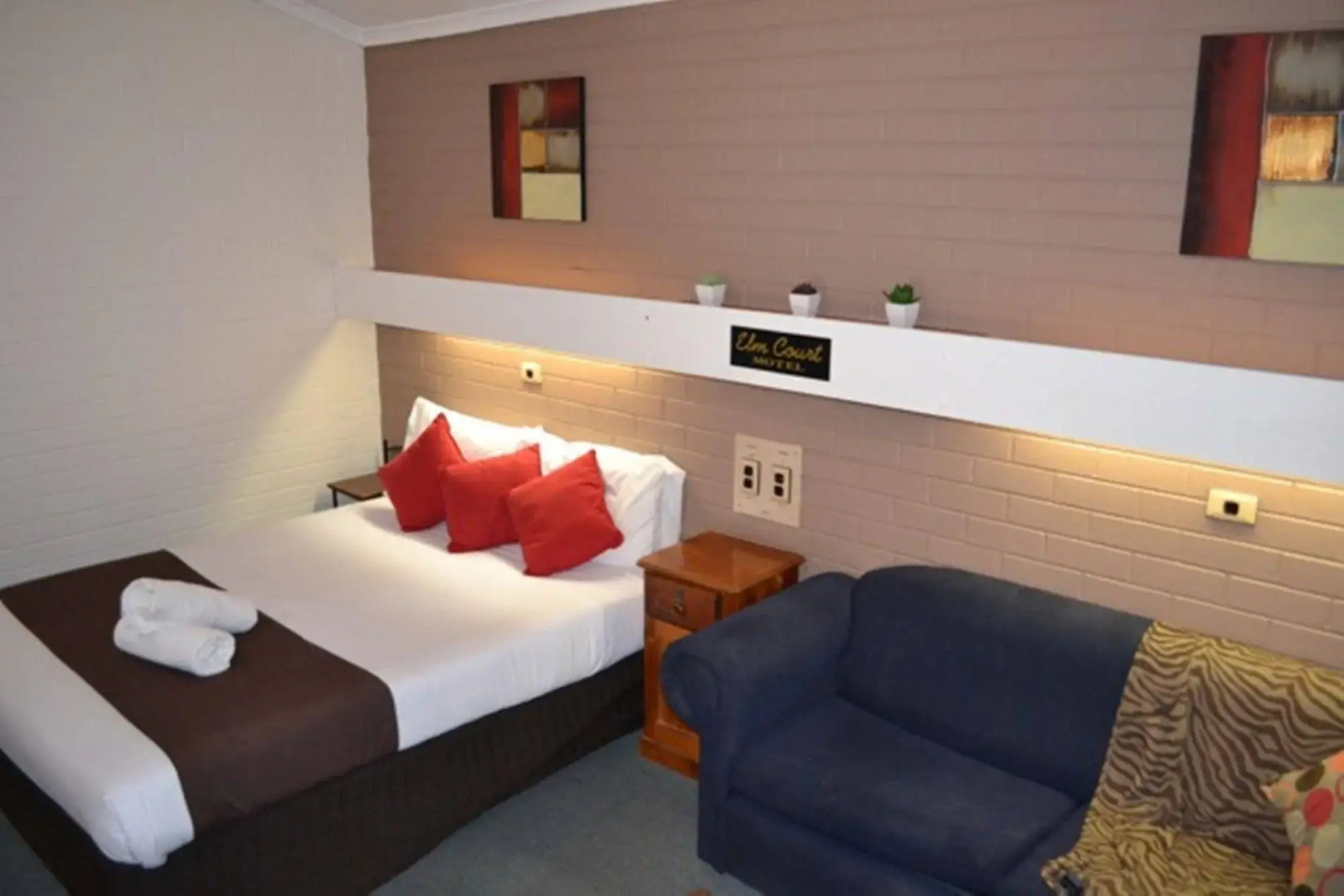 Elm Court Motel