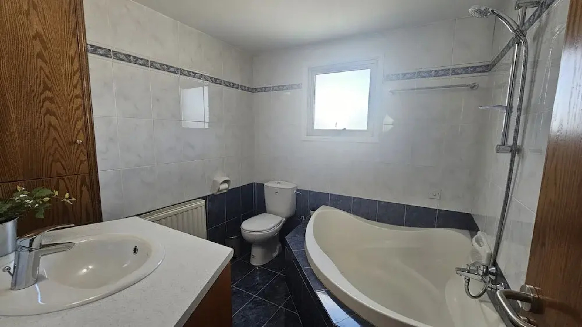 39 EGM - Stay Uptown Apartment