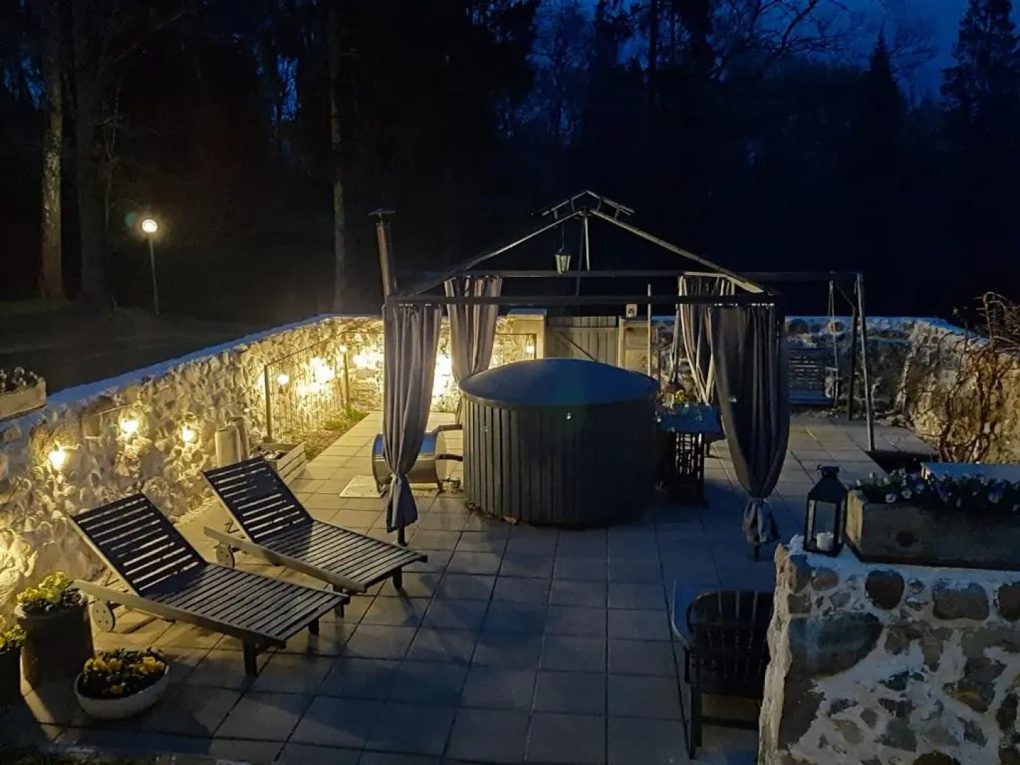 Mellene 1 bedroom house in nature & hot tube