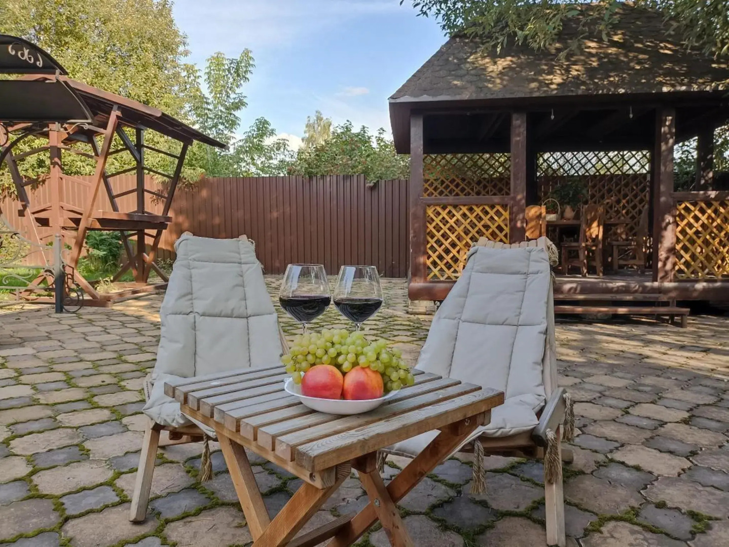 Бревенчатый дом с русской баней на дровах