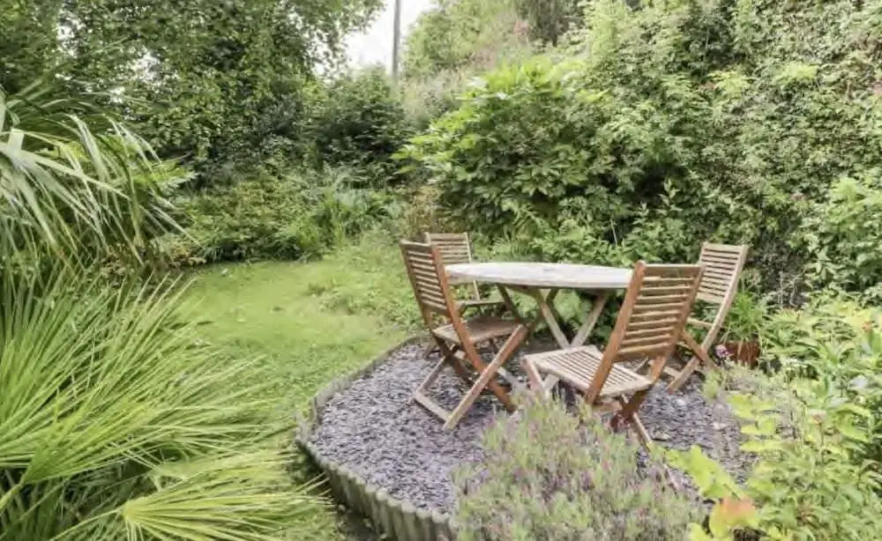 2 Bed Cottage Sleeps 4 - Pets Ok - Private Garden