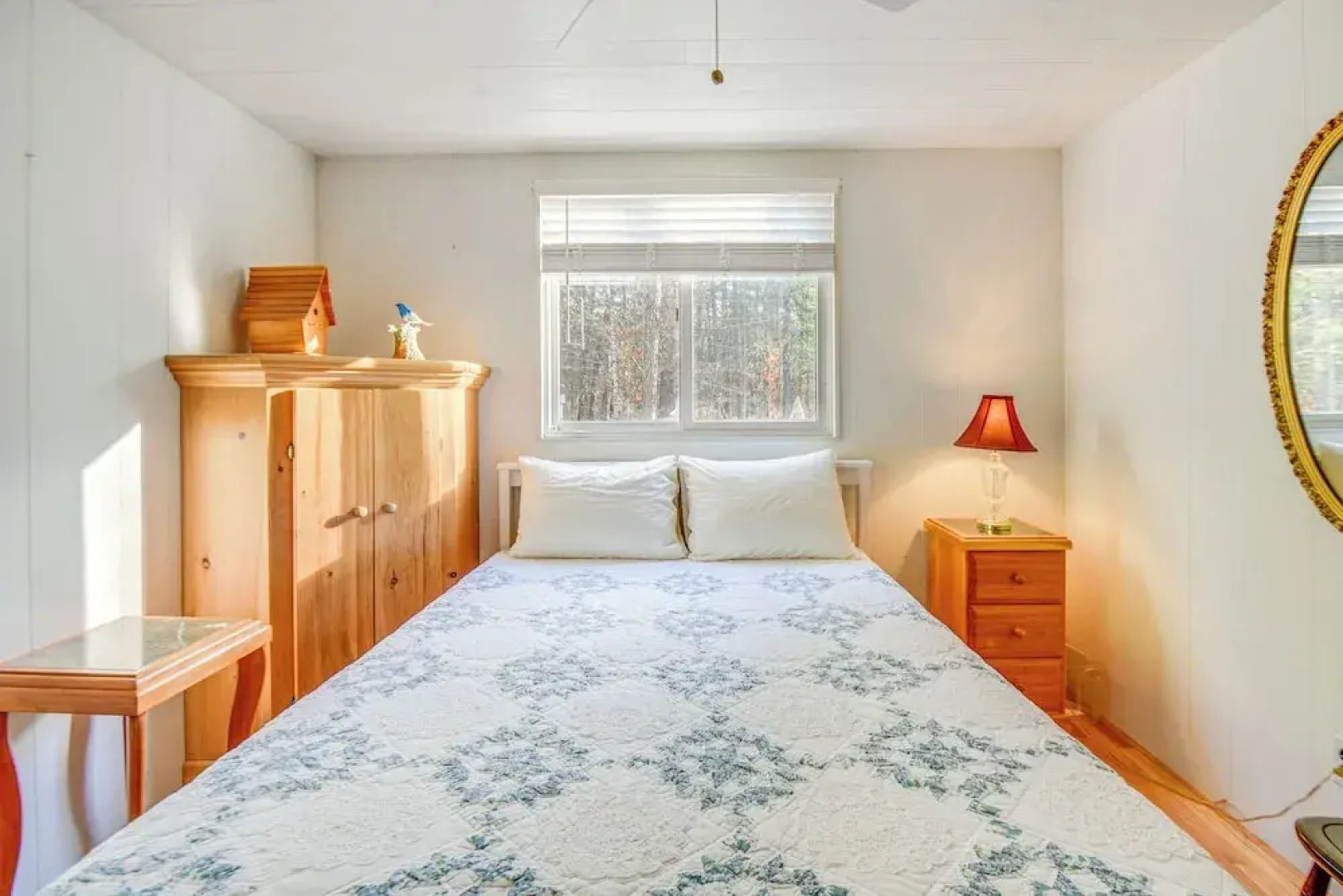 Charming Tamworth Cabin w/ Grill & Fireplace