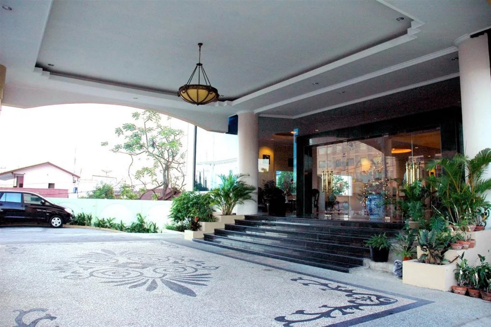 Hotel Grand Tiga Mustika