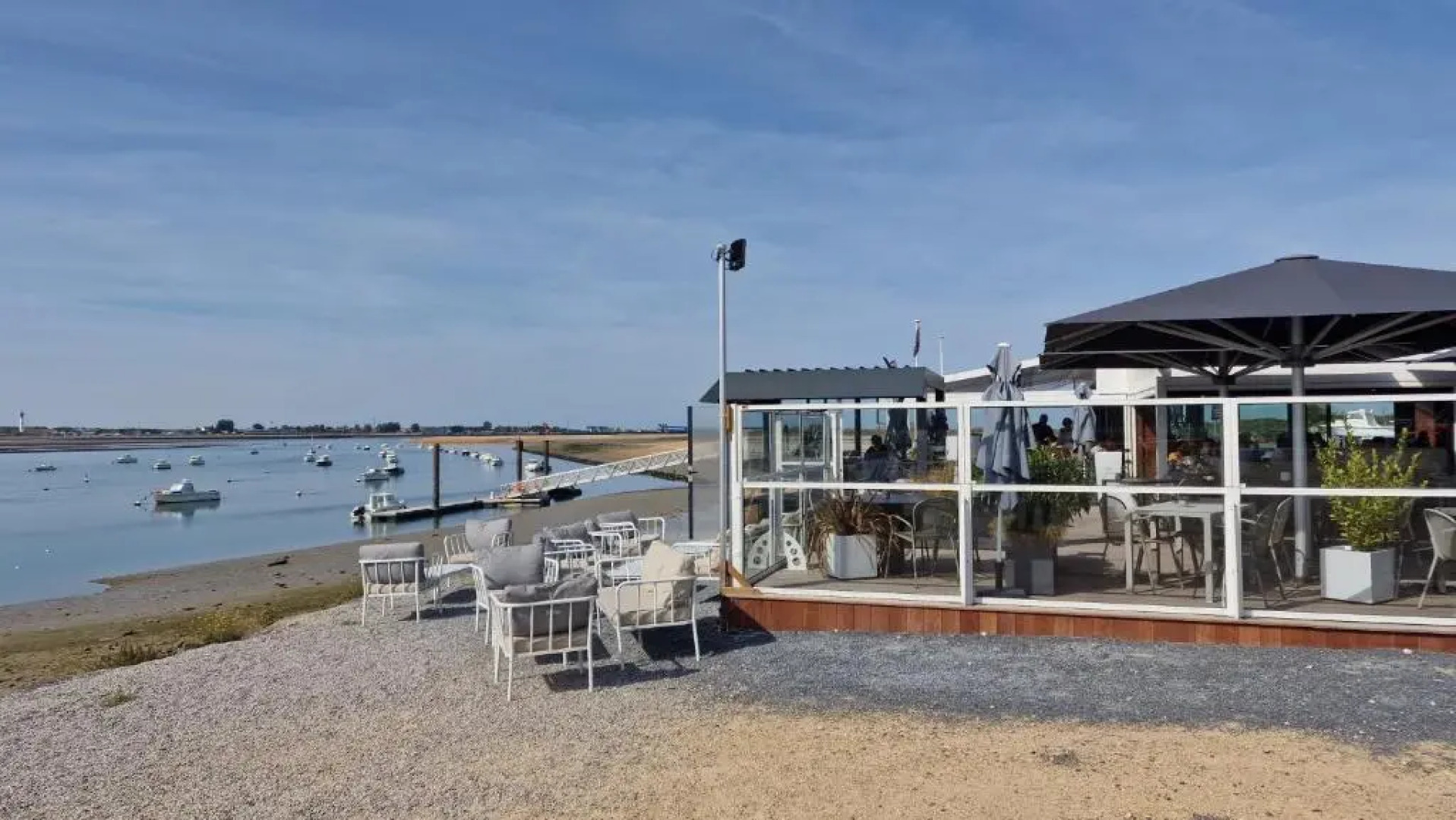 2 pièces Front de Mer ensoleillé et calme accès direct plage