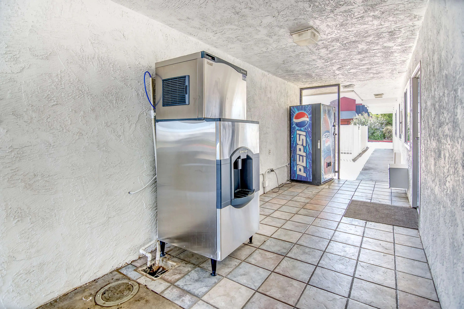 Motel 6 Stockton, CA - Charter Way West