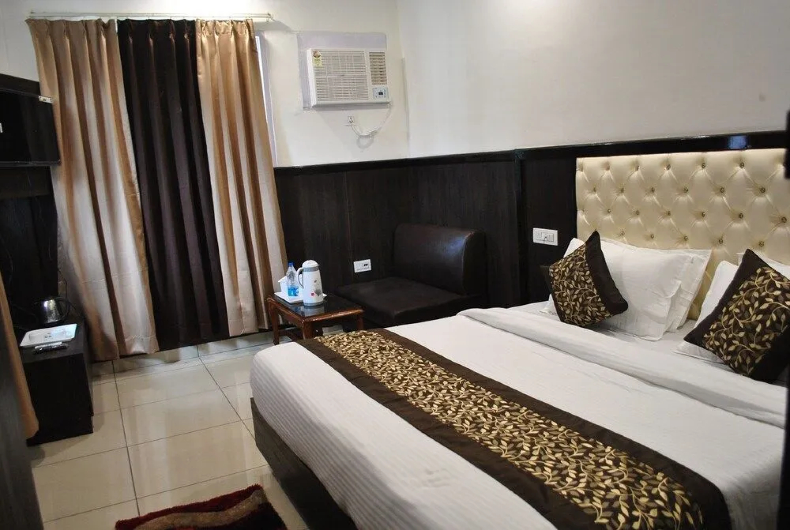 Green Hotel & Restaurant