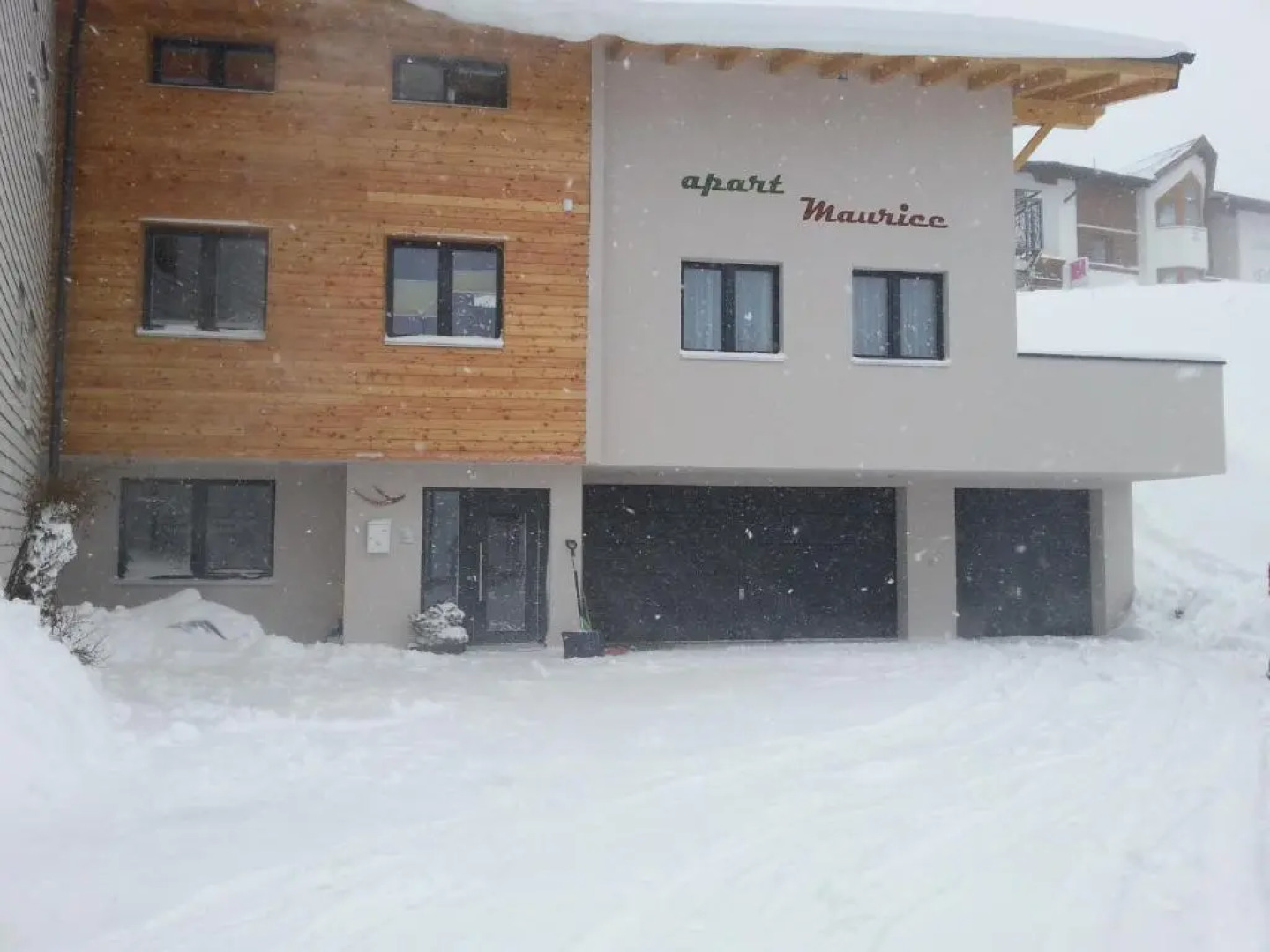 Apart Maurice