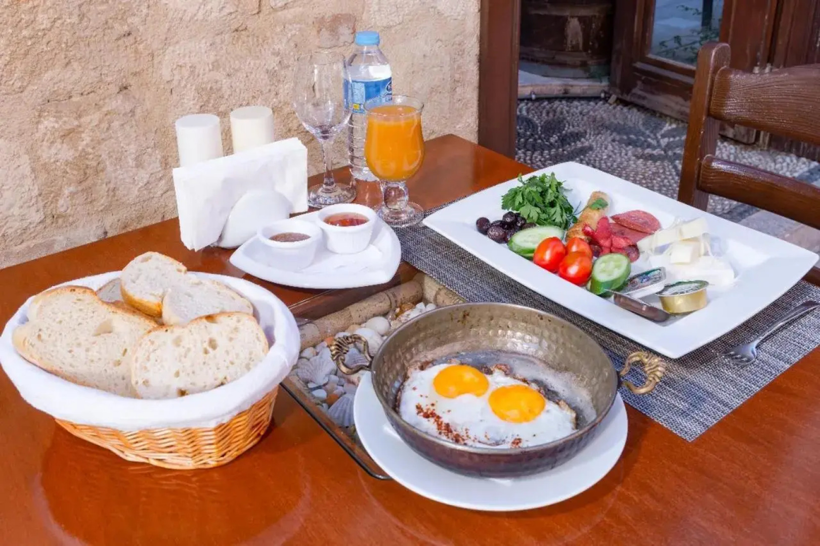 Cicerone Lodge Hotel