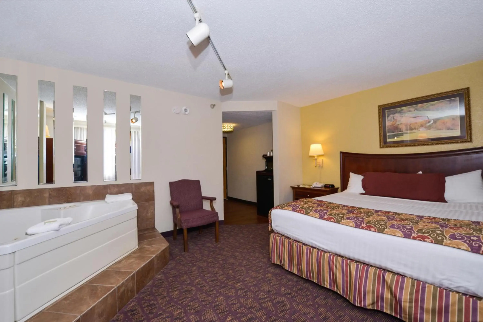 Lamplighter Inn & Suites - South