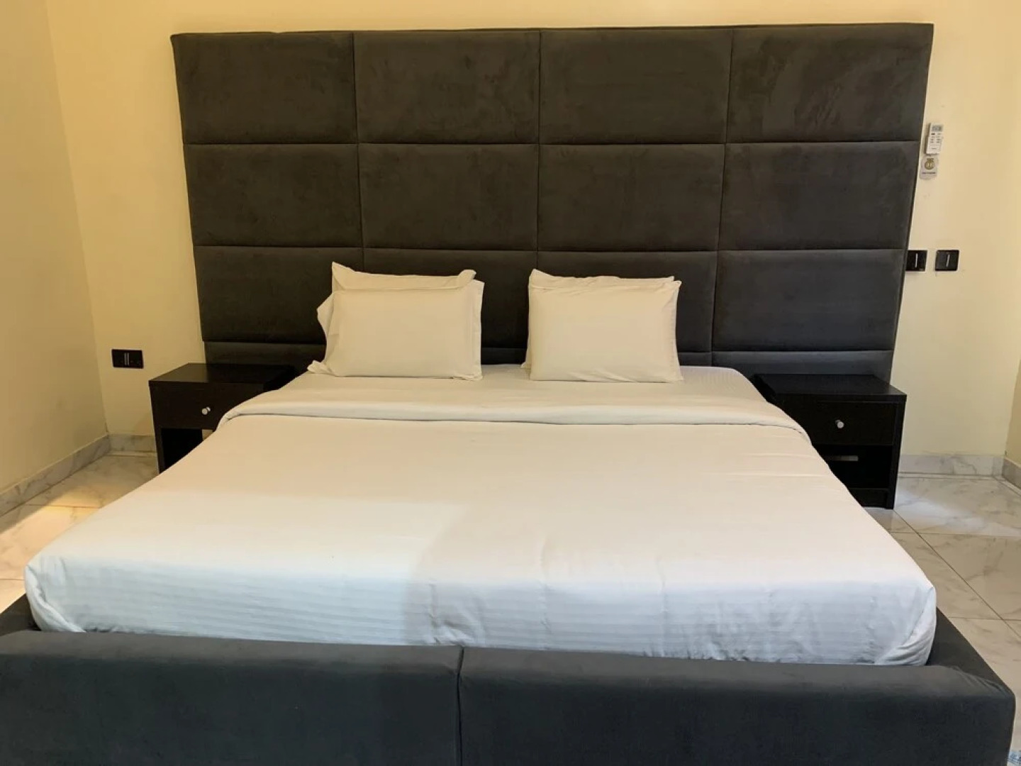 Old English Torf Apartment