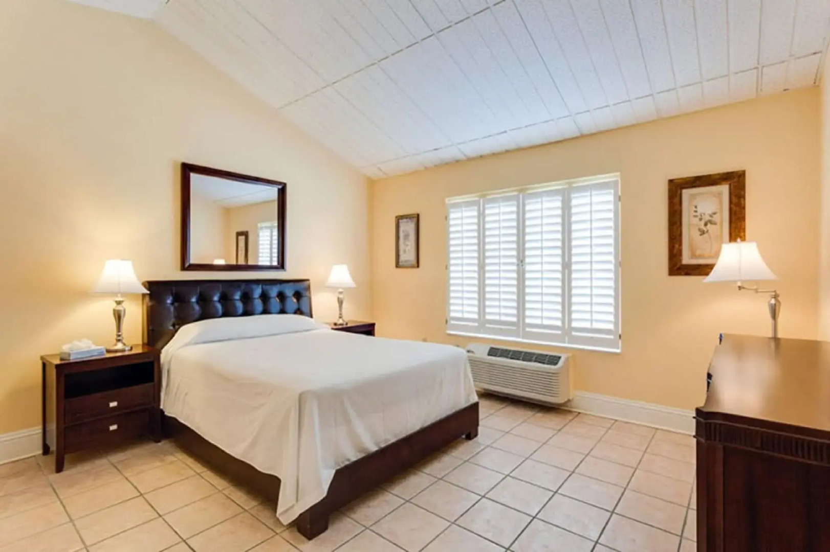 Naples Park Central Hotel